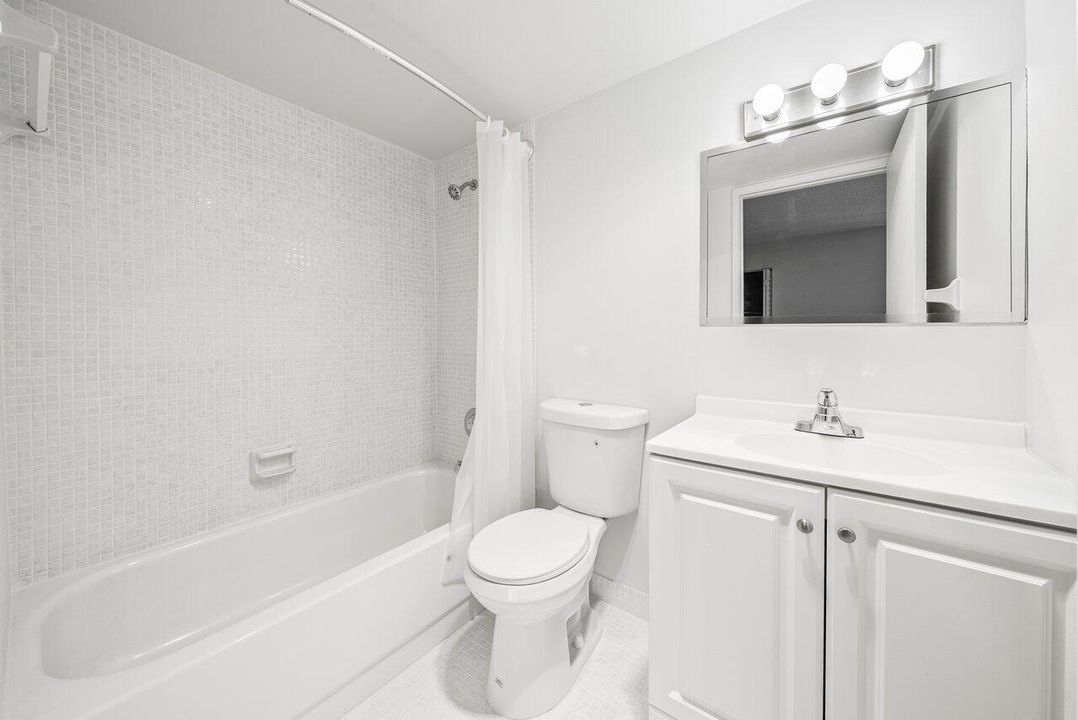 For Sale: $98,900 (1 beds, 1 baths, 764 Square Feet)