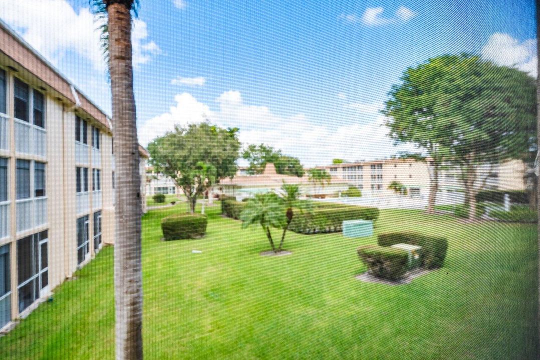 For Sale: $98,900 (1 beds, 1 baths, 764 Square Feet)