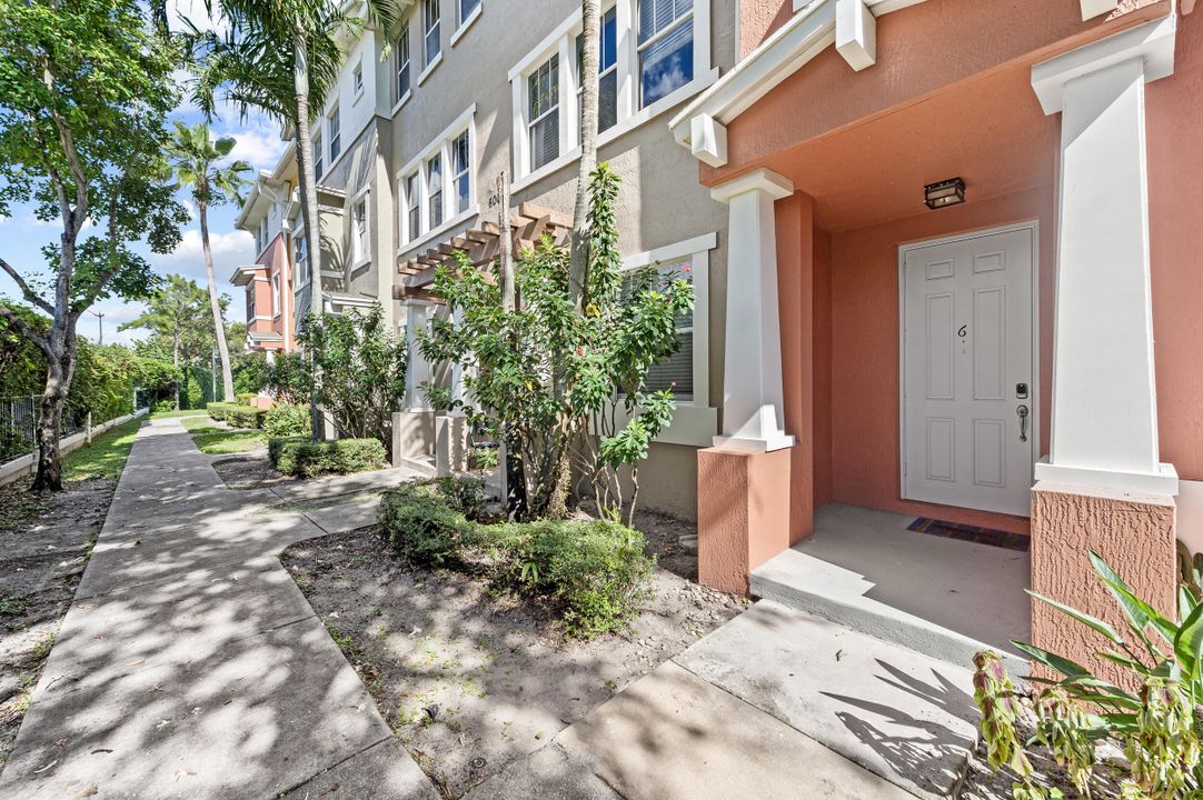 For Sale: $420,000 (4 beds, 3 baths, 2215 Square Feet)