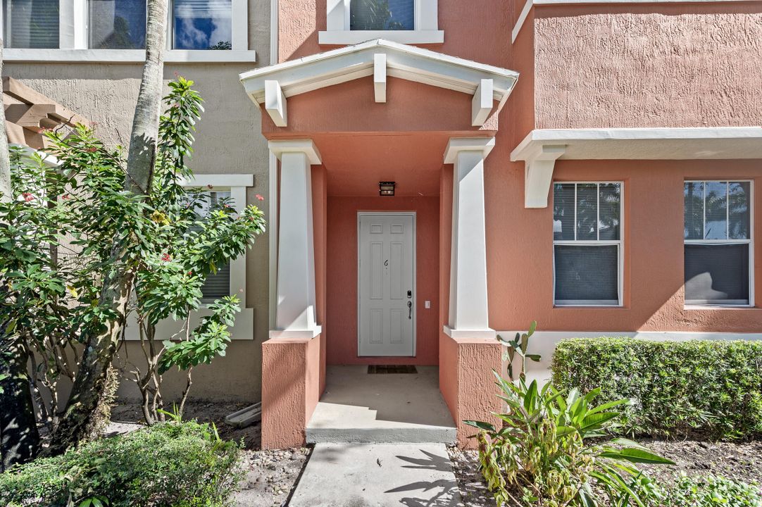 For Sale: $420,000 (4 beds, 3 baths, 2215 Square Feet)