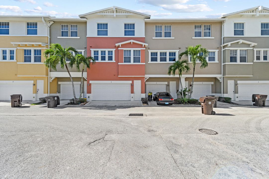 For Sale: $420,000 (4 beds, 3 baths, 2215 Square Feet)