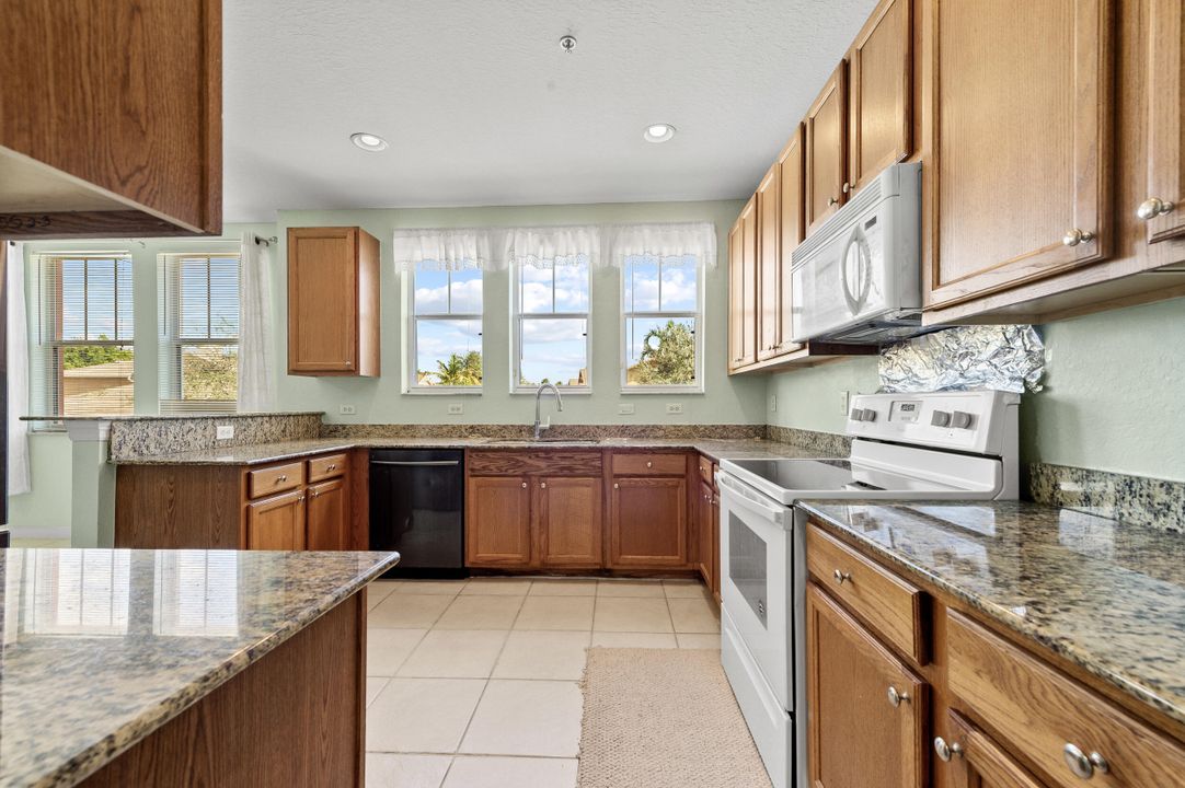 For Sale: $420,000 (4 beds, 3 baths, 2215 Square Feet)