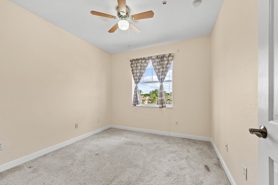 For Sale: $420,000 (4 beds, 3 baths, 2215 Square Feet)