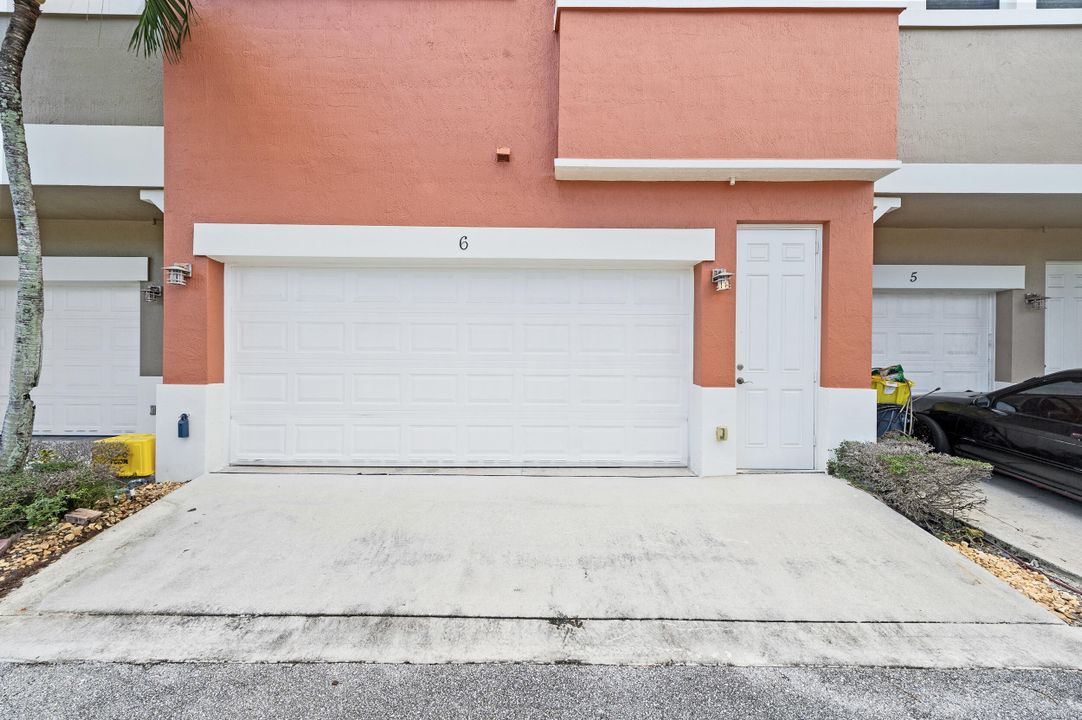 For Sale: $420,000 (4 beds, 3 baths, 2215 Square Feet)