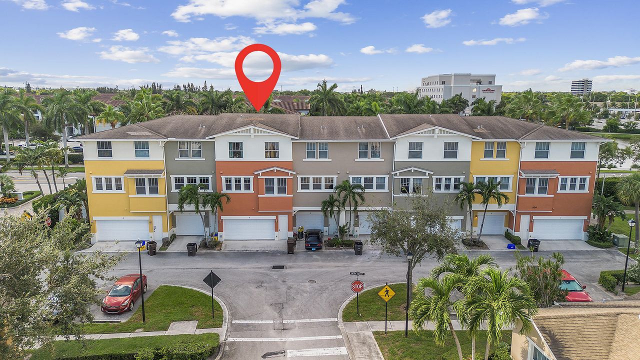 For Sale: $420,000 (4 beds, 3 baths, 2215 Square Feet)