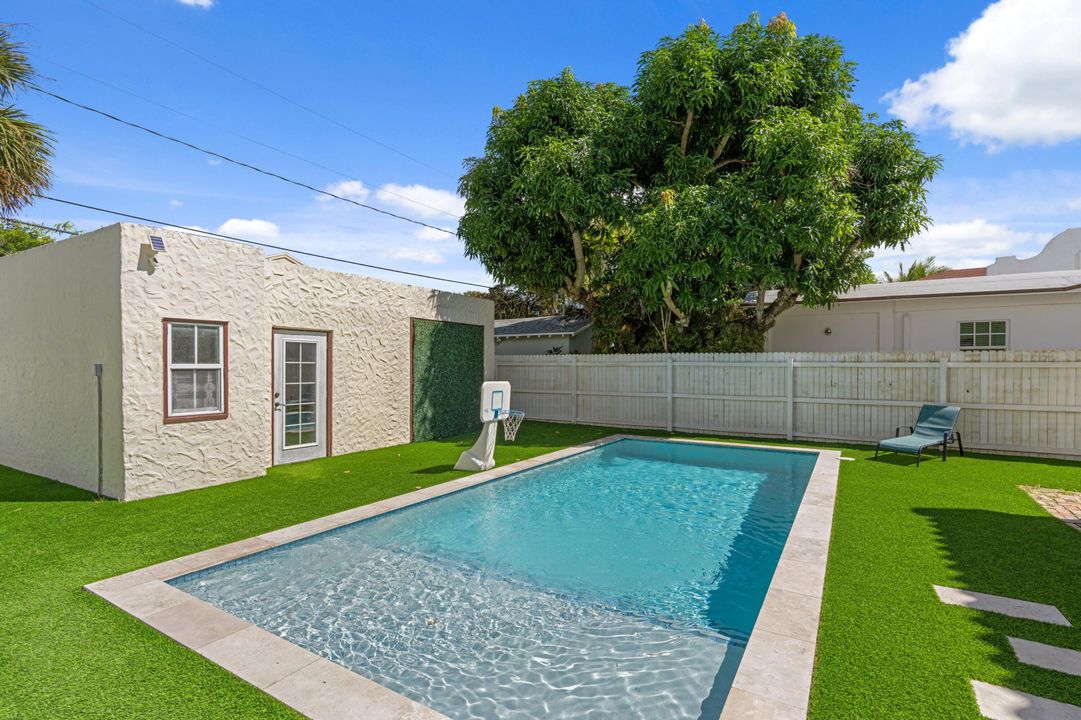 For Sale: $1,495,000 (3 beds, 2 baths, 2104 Square Feet)