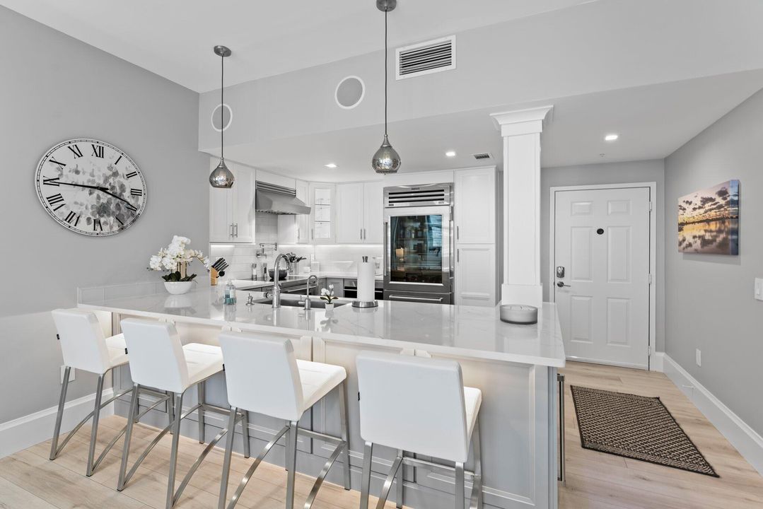 For Sale: $1,500,000 (2 beds, 2 baths, 998 Square Feet)