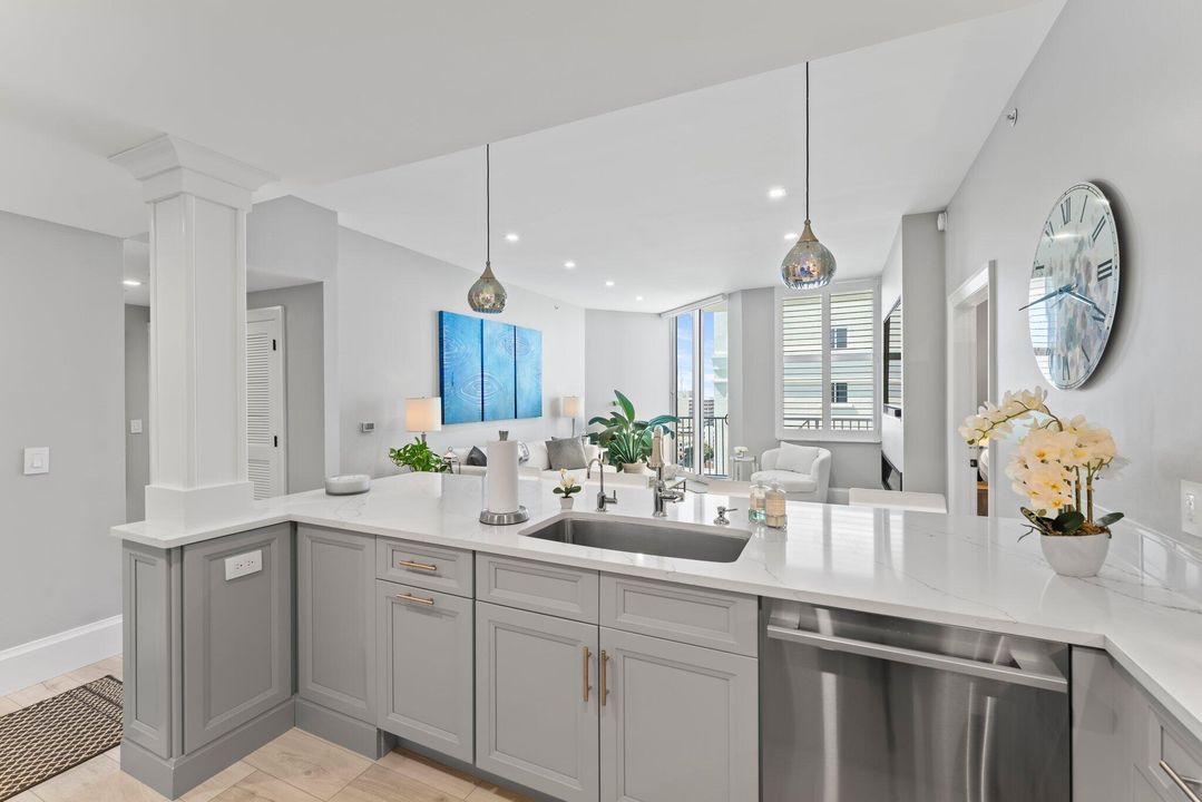 For Sale: $1,500,000 (2 beds, 2 baths, 998 Square Feet)