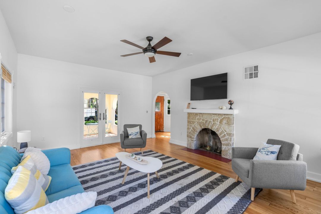 For Sale: $1,495,000 (3 beds, 2 baths, 2104 Square Feet)