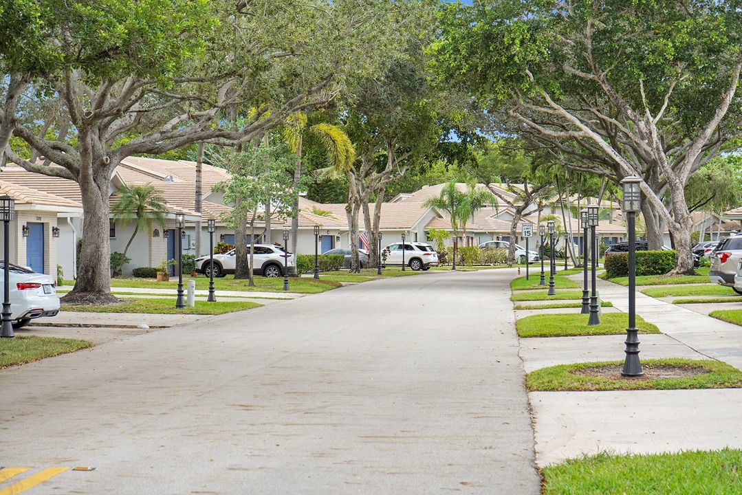 合同活跃: $539,000 (4 贝兹, 2 浴室, 2276 平方英尺)