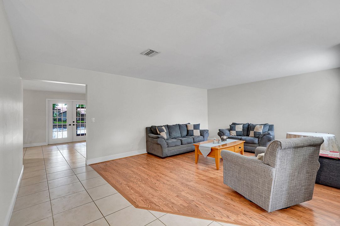 合同活跃: $539,000 (4 贝兹, 2 浴室, 2276 平方英尺)