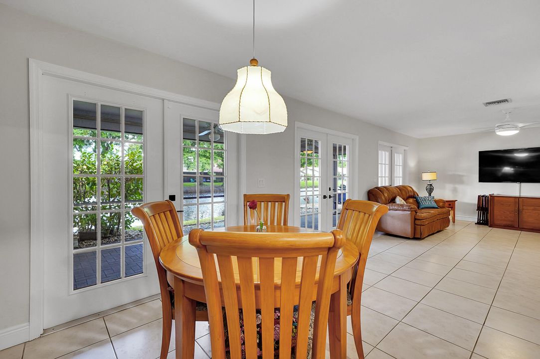 合同活跃: $539,000 (4 贝兹, 2 浴室, 2276 平方英尺)