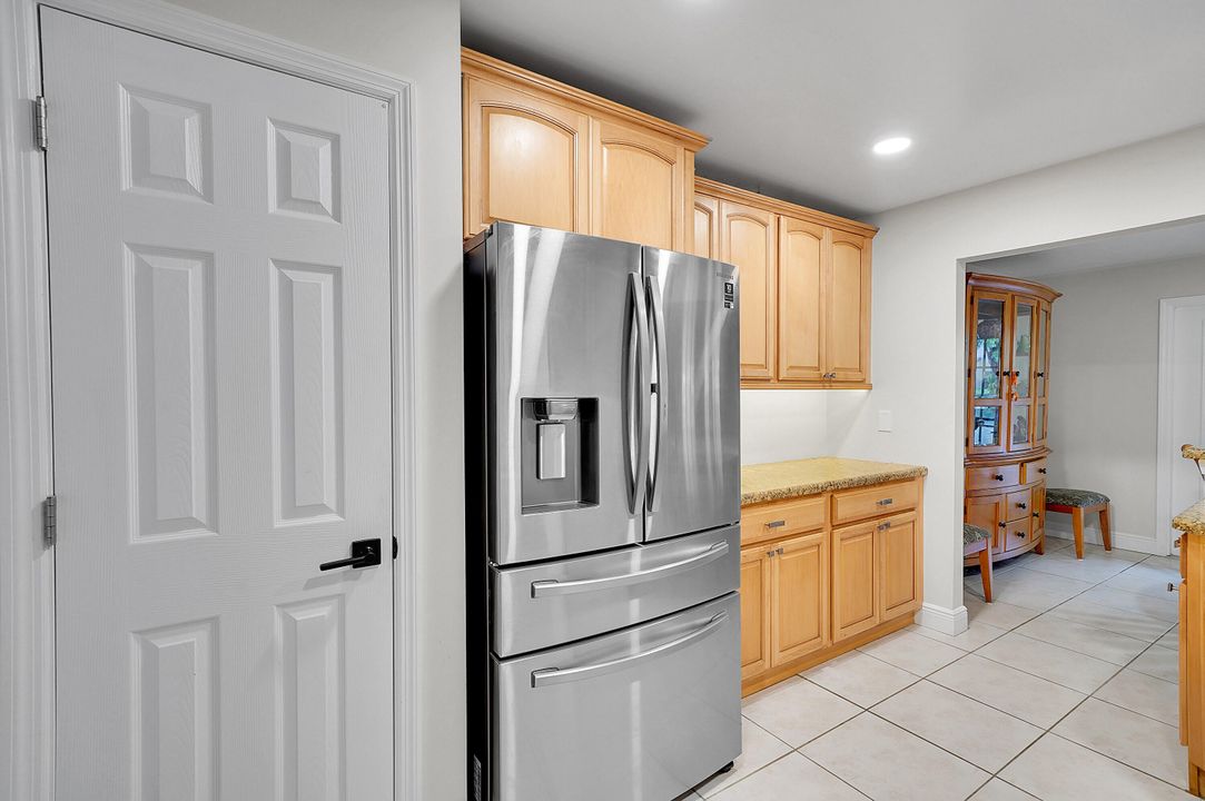 合同活跃: $539,000 (4 贝兹, 2 浴室, 2276 平方英尺)