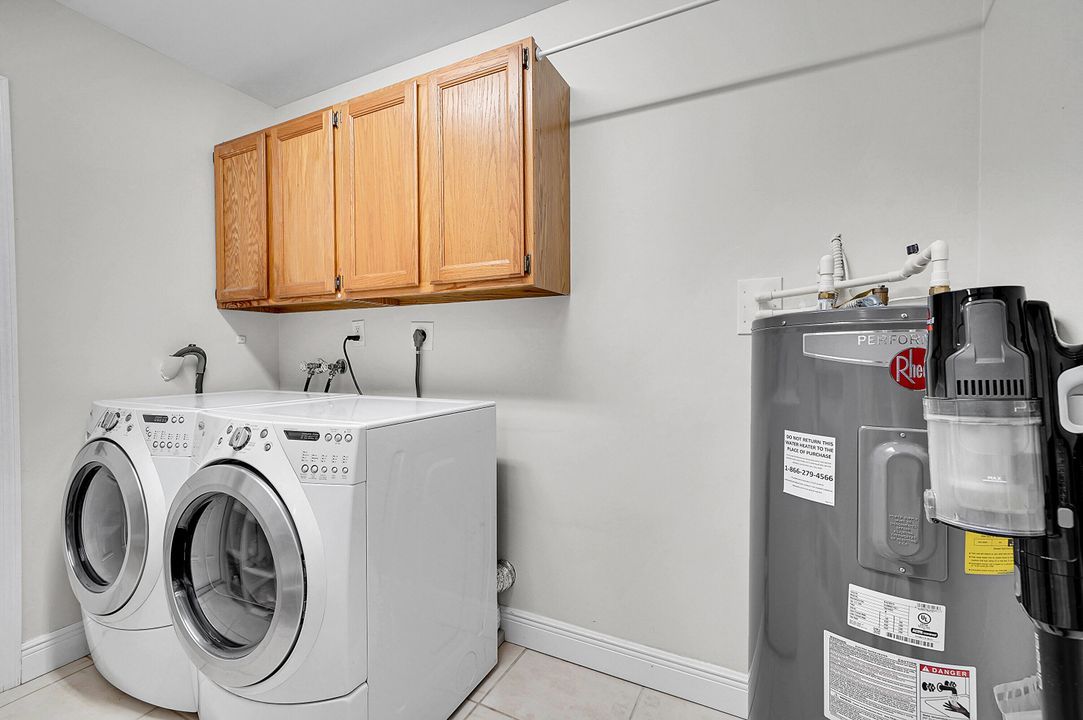 合同活跃: $539,000 (4 贝兹, 2 浴室, 2276 平方英尺)