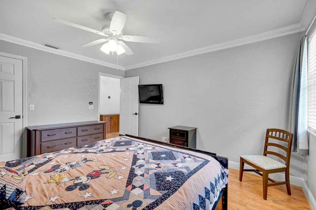 合同活跃: $539,000 (4 贝兹, 2 浴室, 2276 平方英尺)