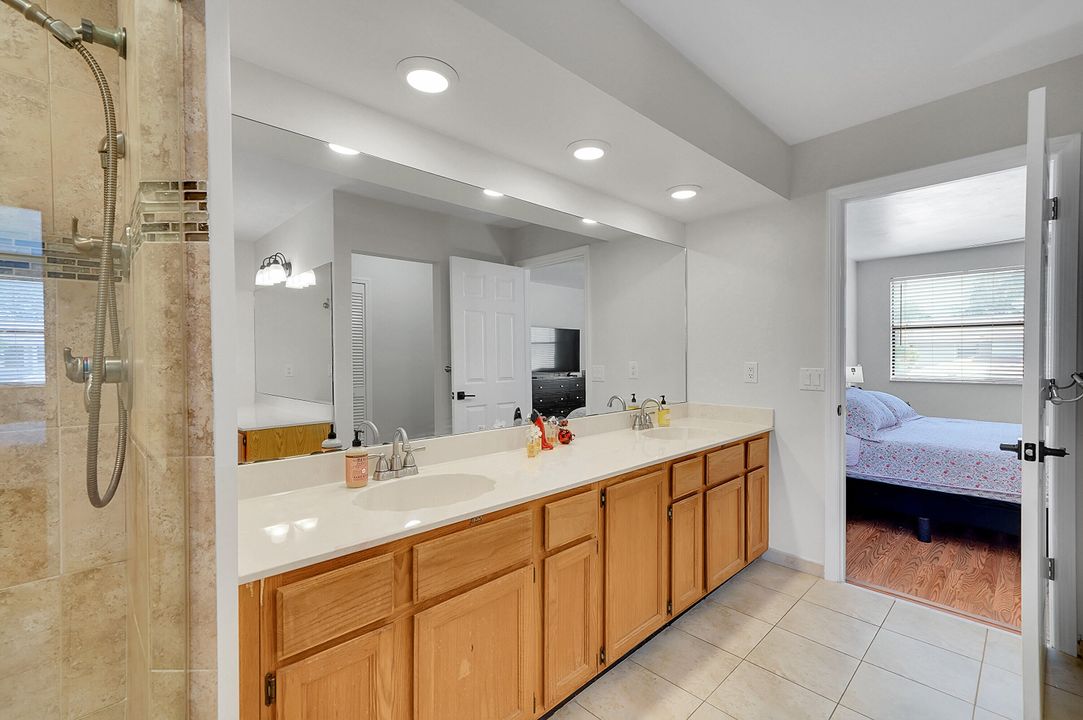 合同活跃: $539,000 (4 贝兹, 2 浴室, 2276 平方英尺)