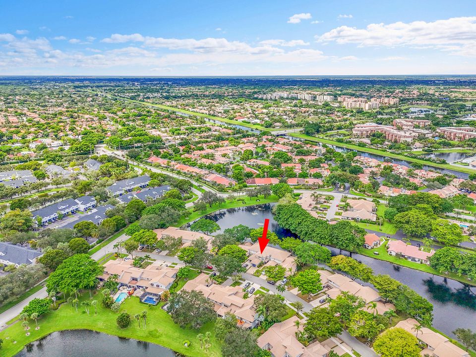 合同活跃: $539,000 (4 贝兹, 2 浴室, 2276 平方英尺)