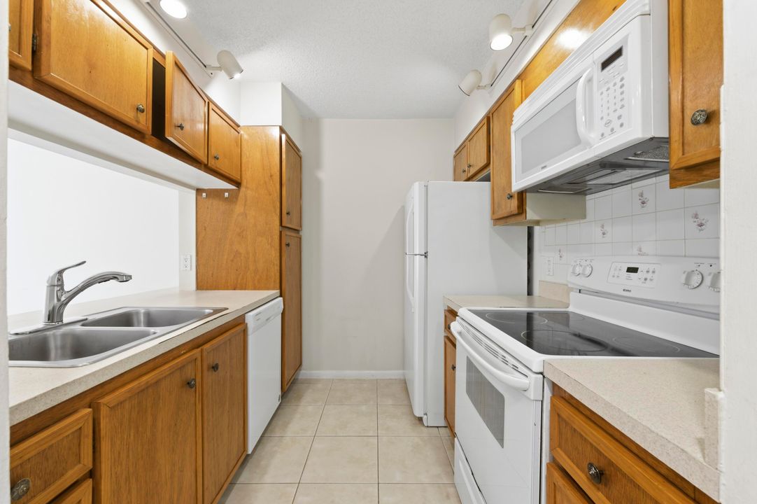 待售: $329,000 (2 贝兹, 2 浴室, 1176 平方英尺)