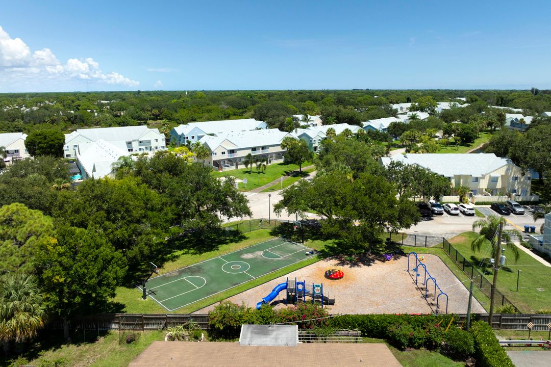 待售: $329,000 (2 贝兹, 2 浴室, 1176 平方英尺)