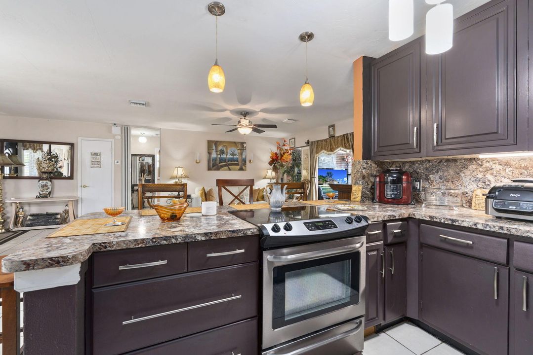 На продажу: $315,000 (3 спален, 2 ванн, 1557 Квадратных фут)