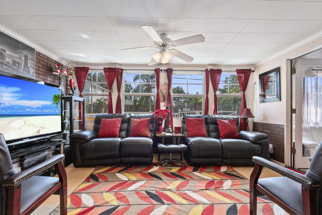 На продажу: $315,000 (3 спален, 2 ванн, 1557 Квадратных фут)