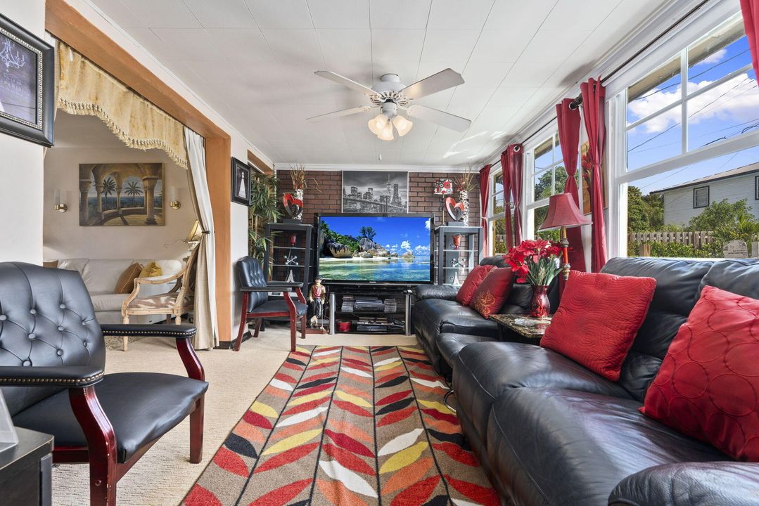 На продажу: $315,000 (3 спален, 2 ванн, 1557 Квадратных фут)