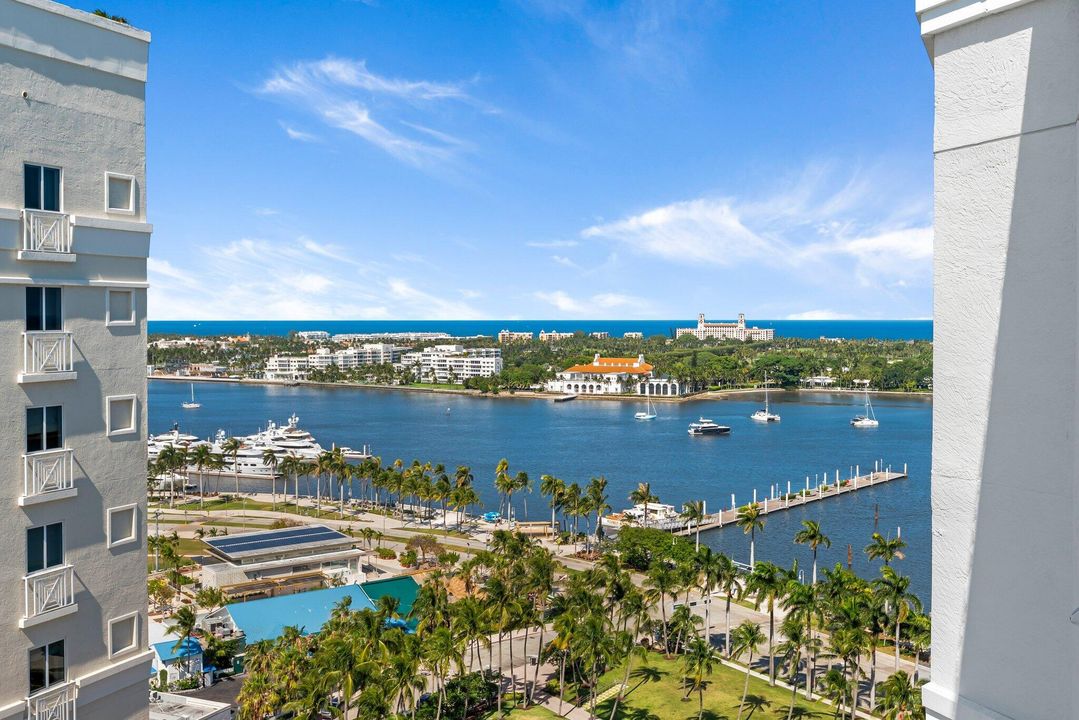 For Sale: $1,500,000 (2 beds, 2 baths, 998 Square Feet)