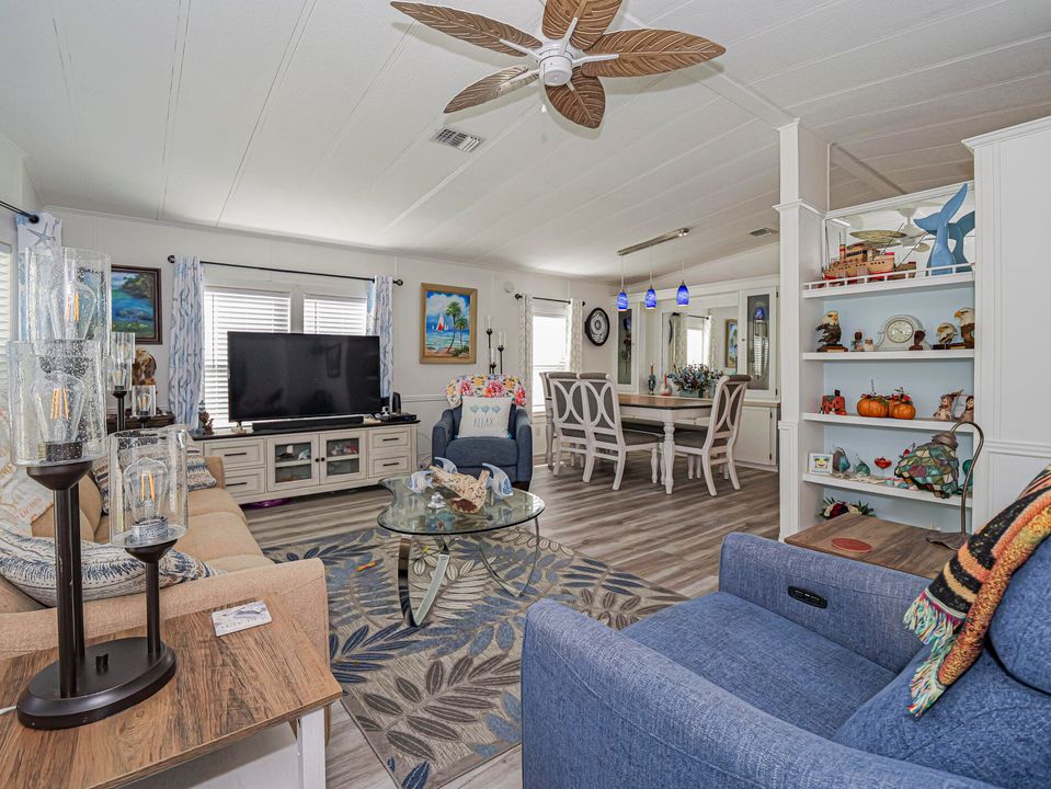 待售: $264,000 (2 贝兹, 2 浴室, 1146 平方英尺)