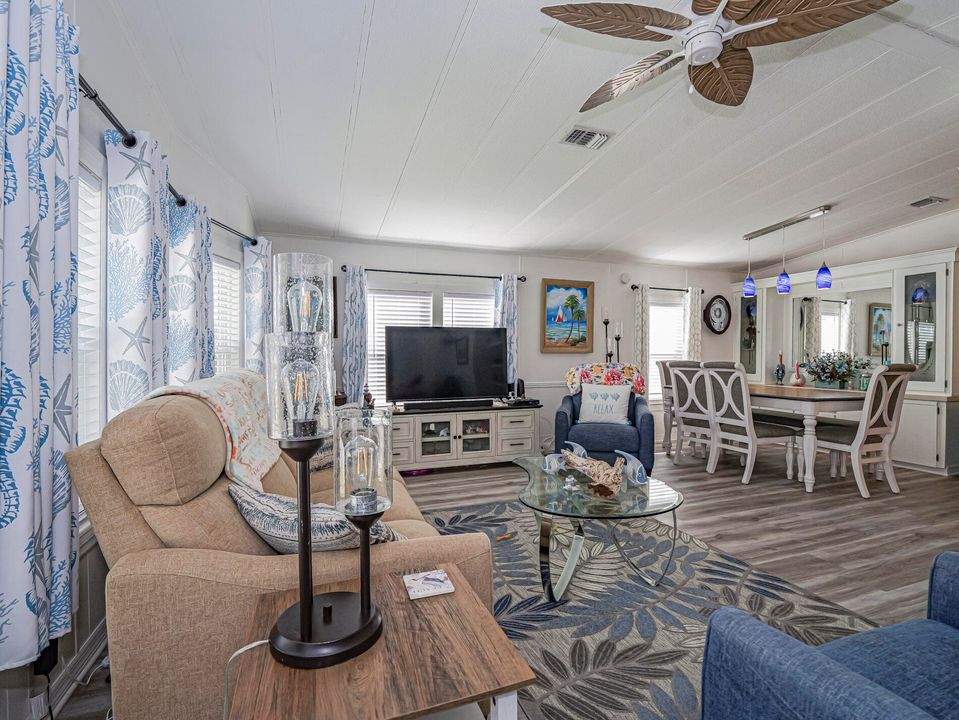 待售: $264,000 (2 贝兹, 2 浴室, 1146 平方英尺)