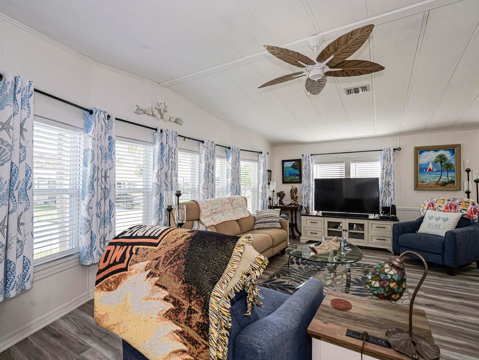 待售: $264,000 (2 贝兹, 2 浴室, 1146 平方英尺)