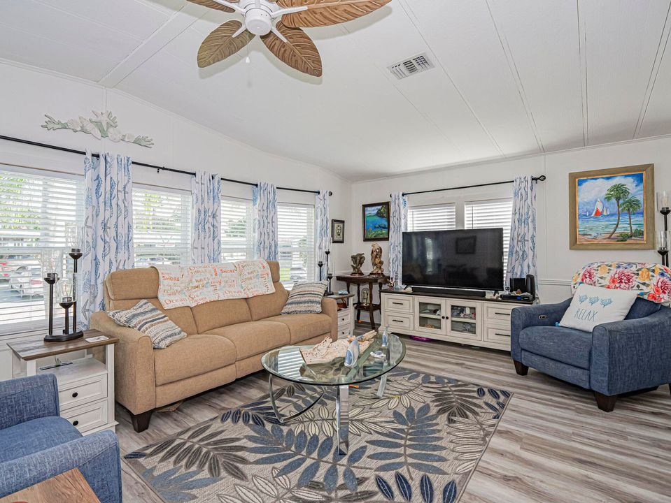 待售: $264,000 (2 贝兹, 2 浴室, 1146 平方英尺)