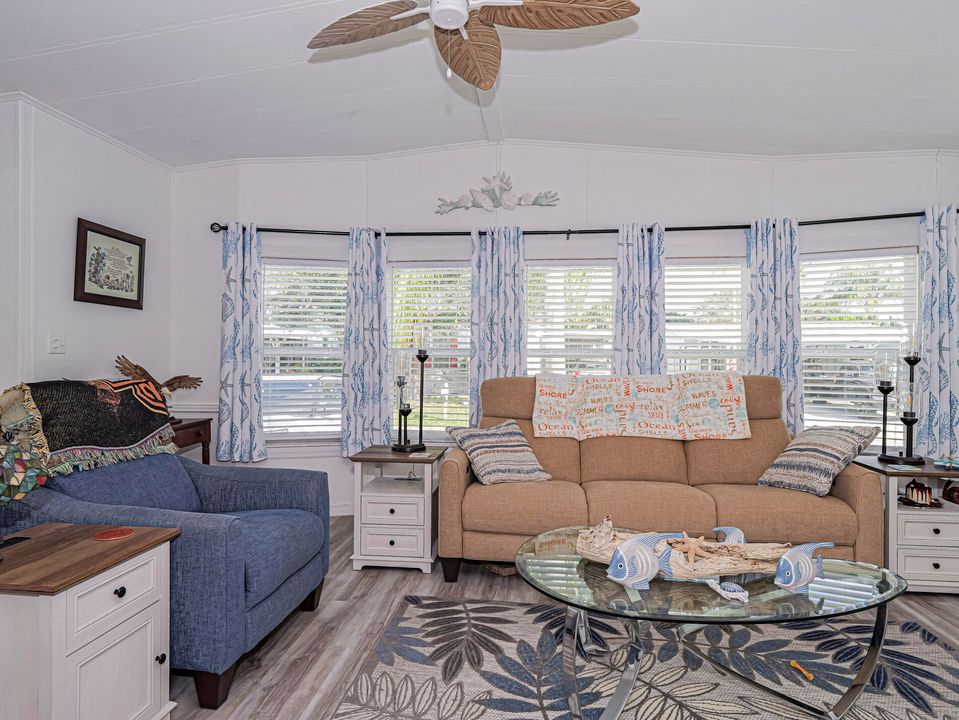 待售: $264,000 (2 贝兹, 2 浴室, 1146 平方英尺)