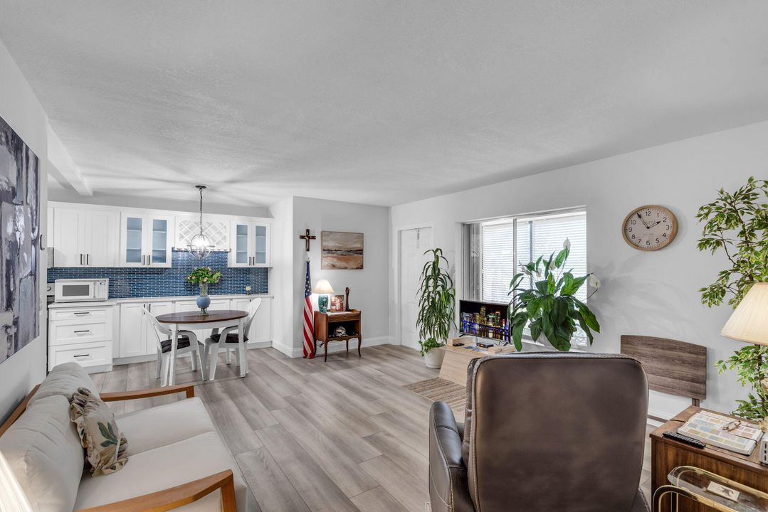 Под контрактом: $154,100 (2 спален, 1 ванн, 818 Квадратных фут)