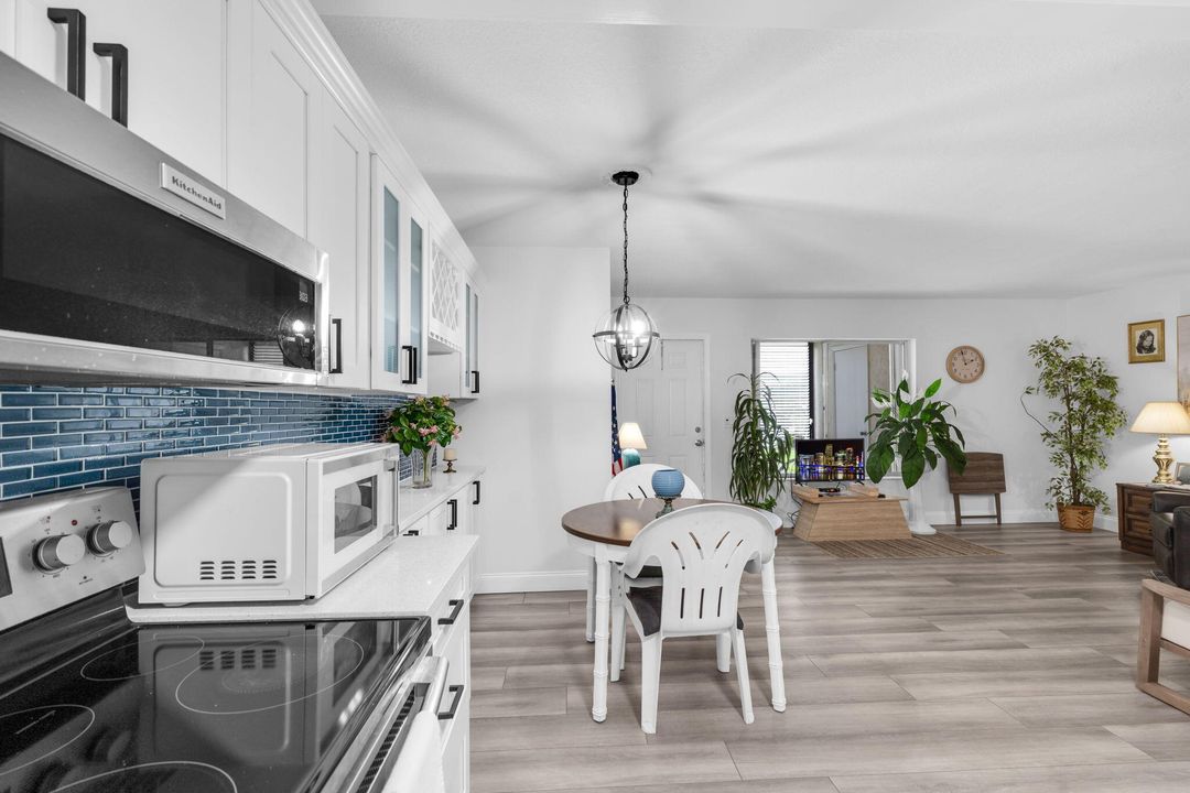 Под контрактом: $154,100 (2 спален, 1 ванн, 818 Квадратных фут)