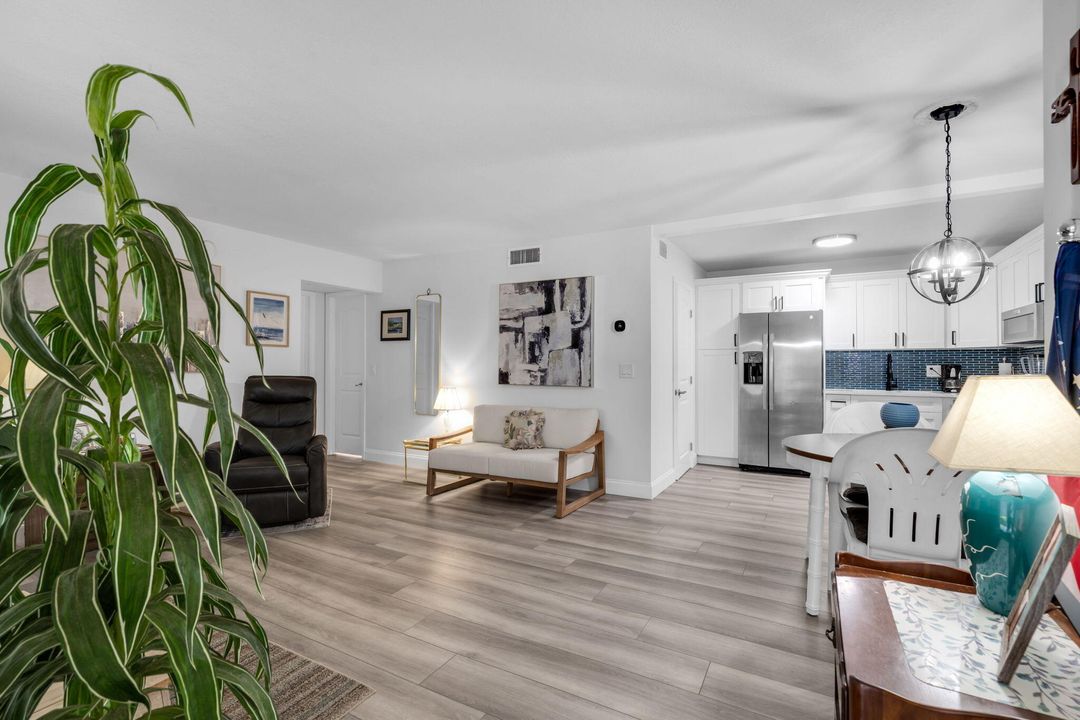 Под контрактом: $154,100 (2 спален, 1 ванн, 818 Квадратных фут)