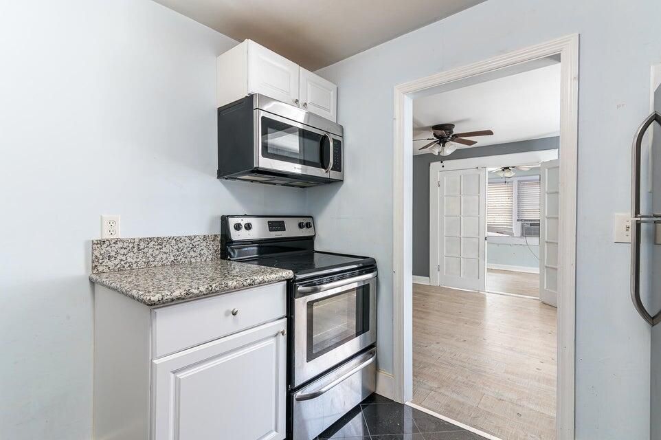 Recently Rented: $1,800 (1 beds, 1 baths, 550 Square Feet)