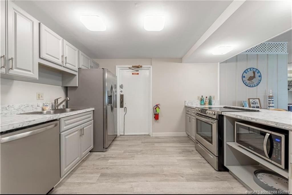 待售: $175,000 (2 贝兹, 2 浴室, 1272 平方英尺)