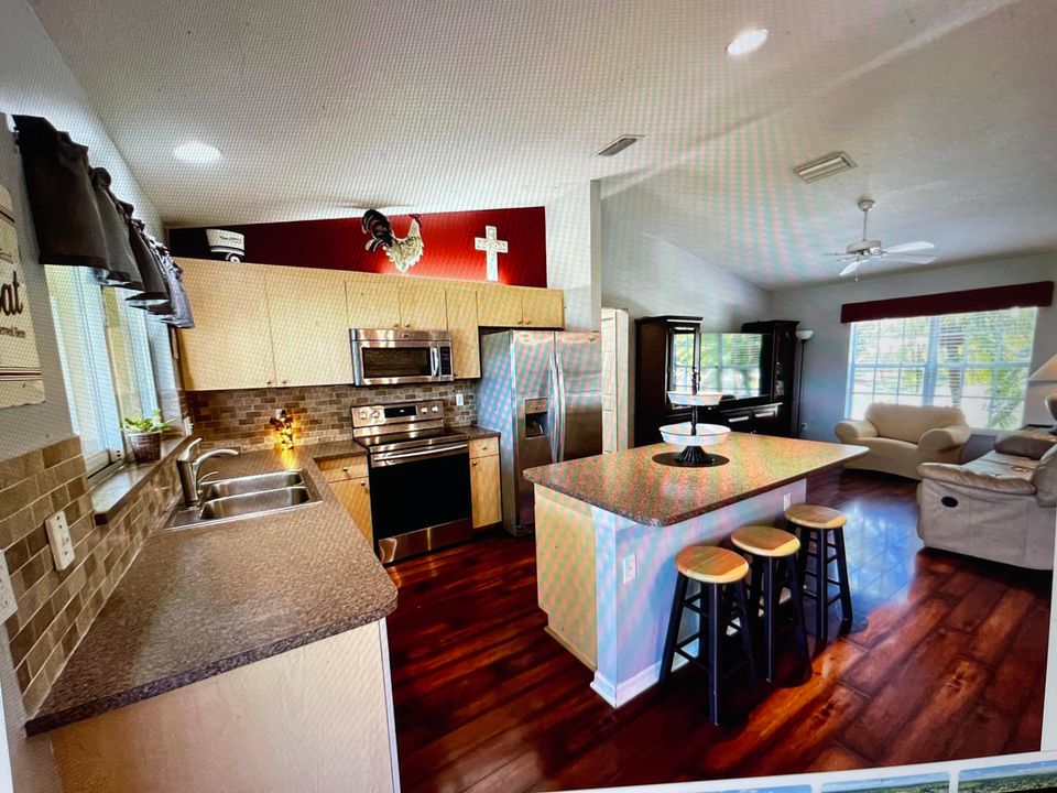 For Sale: $375,000 (3 beds, 2 baths, 1287 Square Feet)