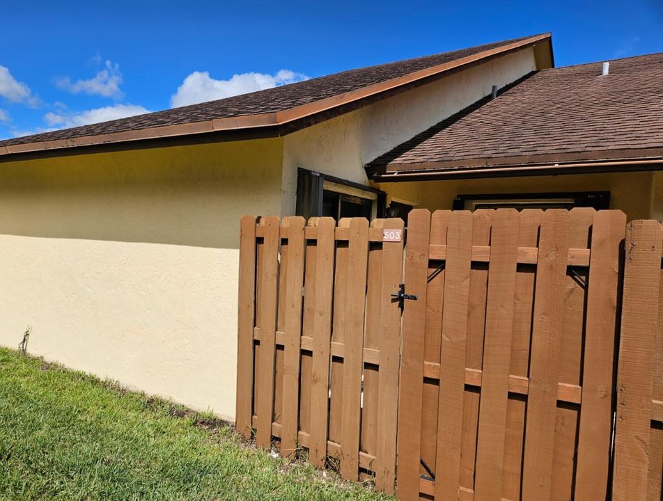 For Sale: $269,999 (2 beds, 2 baths, 1102 Square Feet)