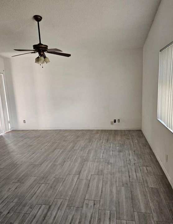 For Sale: $269,999 (2 beds, 2 baths, 1102 Square Feet)