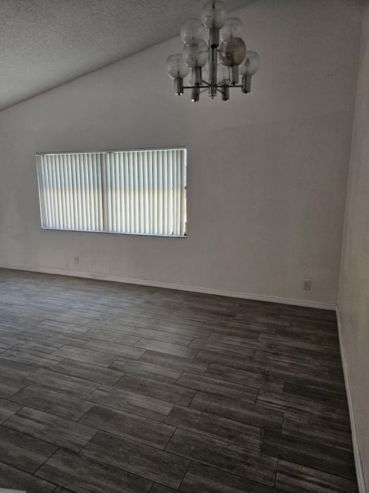 For Sale: $269,999 (2 beds, 2 baths, 1102 Square Feet)