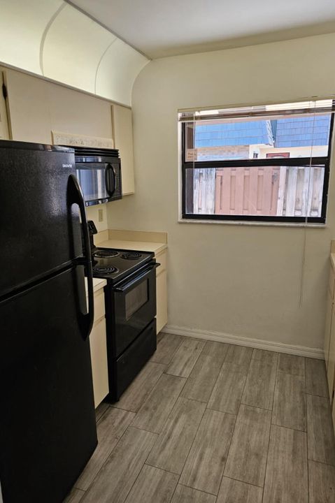For Sale: $269,999 (2 beds, 2 baths, 1102 Square Feet)