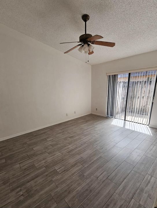 For Sale: $269,999 (2 beds, 2 baths, 1102 Square Feet)