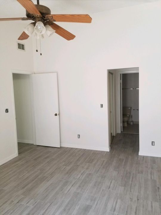 For Sale: $269,999 (2 beds, 2 baths, 1102 Square Feet)