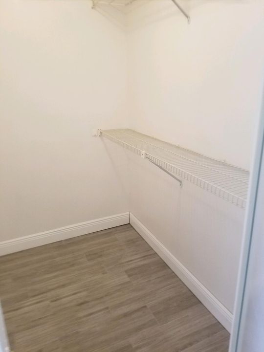 For Sale: $269,999 (2 beds, 2 baths, 1102 Square Feet)