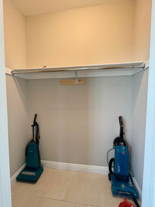 For Rent: $6,500 (2 beds, 1 baths, 1000 Square Feet)