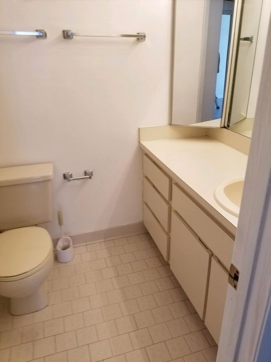 For Sale: $269,999 (2 beds, 2 baths, 1102 Square Feet)