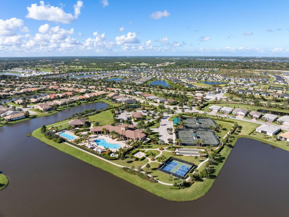 For Sale: $489,000 (3 beds, 2 baths, 1695 Square Feet)