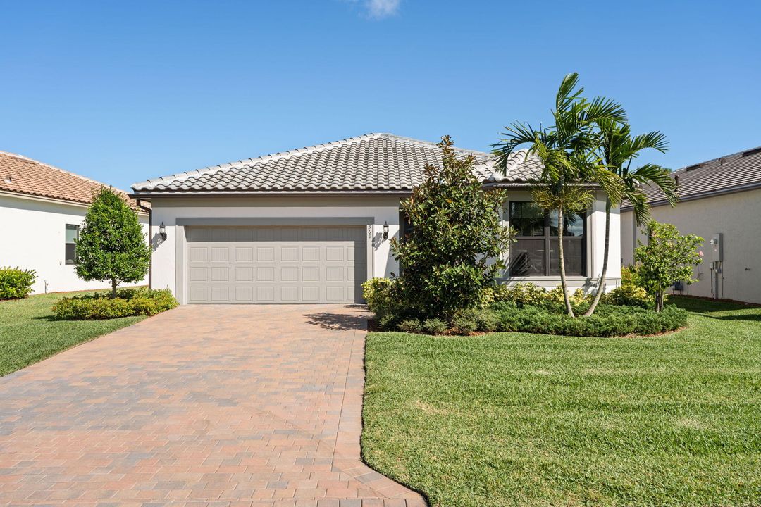 For Sale: $489,000 (3 beds, 2 baths, 1695 Square Feet)