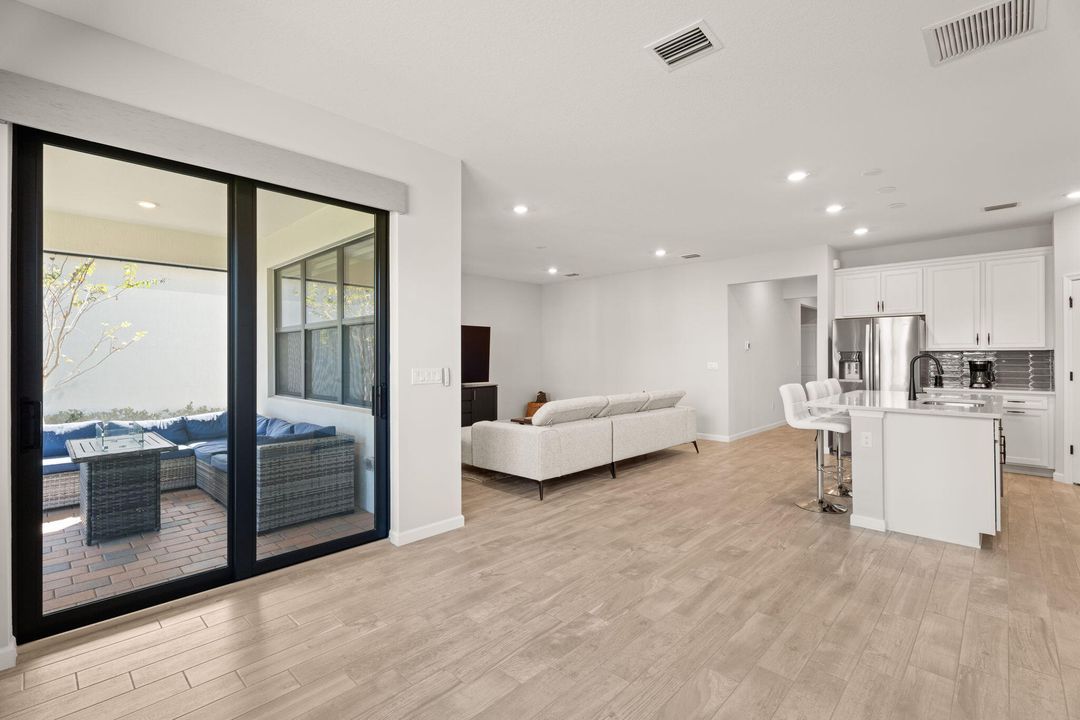 For Sale: $489,000 (3 beds, 2 baths, 1695 Square Feet)